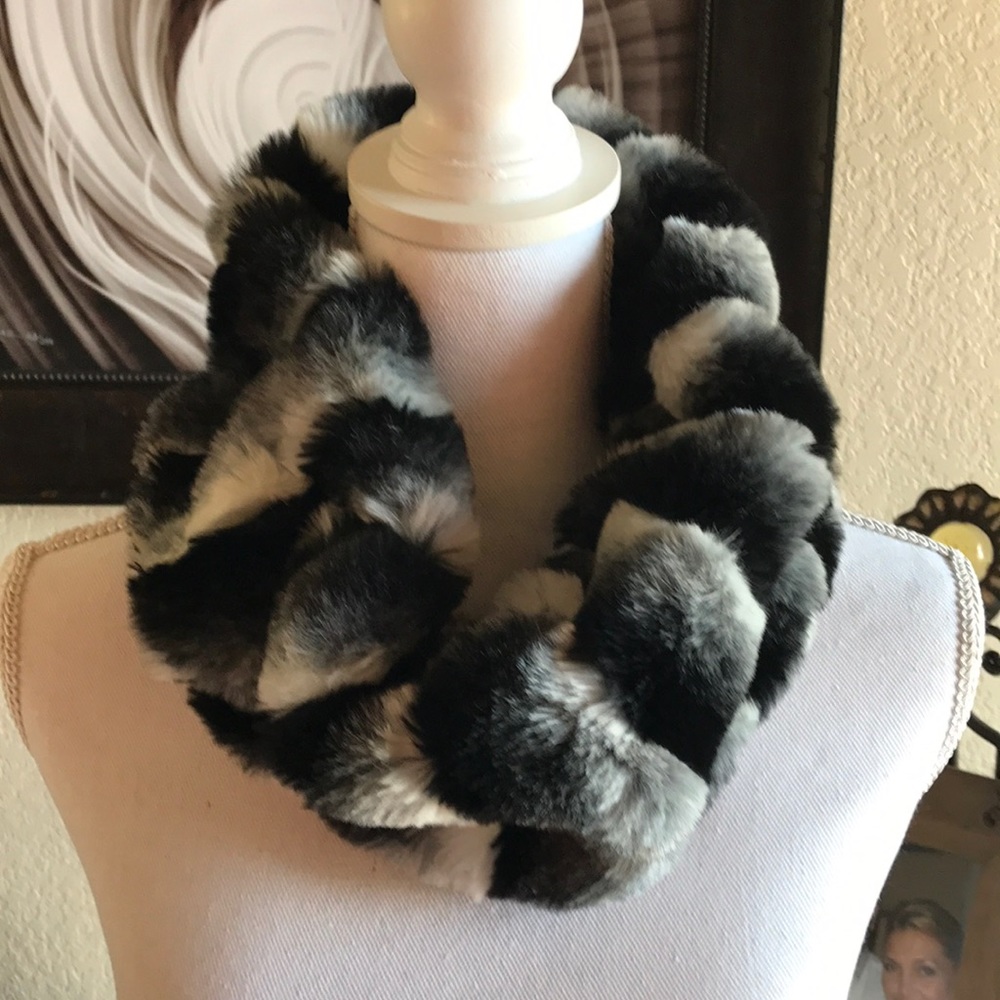 NWOT Neck Warmer Black/Grey/White